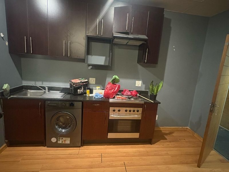 Cozy Bachelor Apartment for Sale in The Colosseum - Photo 3