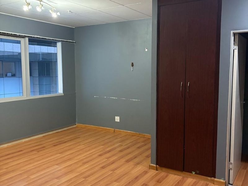 Cozy Bachelor Apartment for Sale in The Colosseum - Photo 5