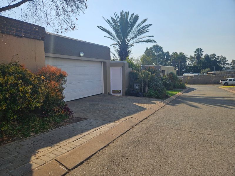 Spacious 3-Bedroom Family Home with Modern Extras!!! Freestanding in Complex!!! - Photo 2