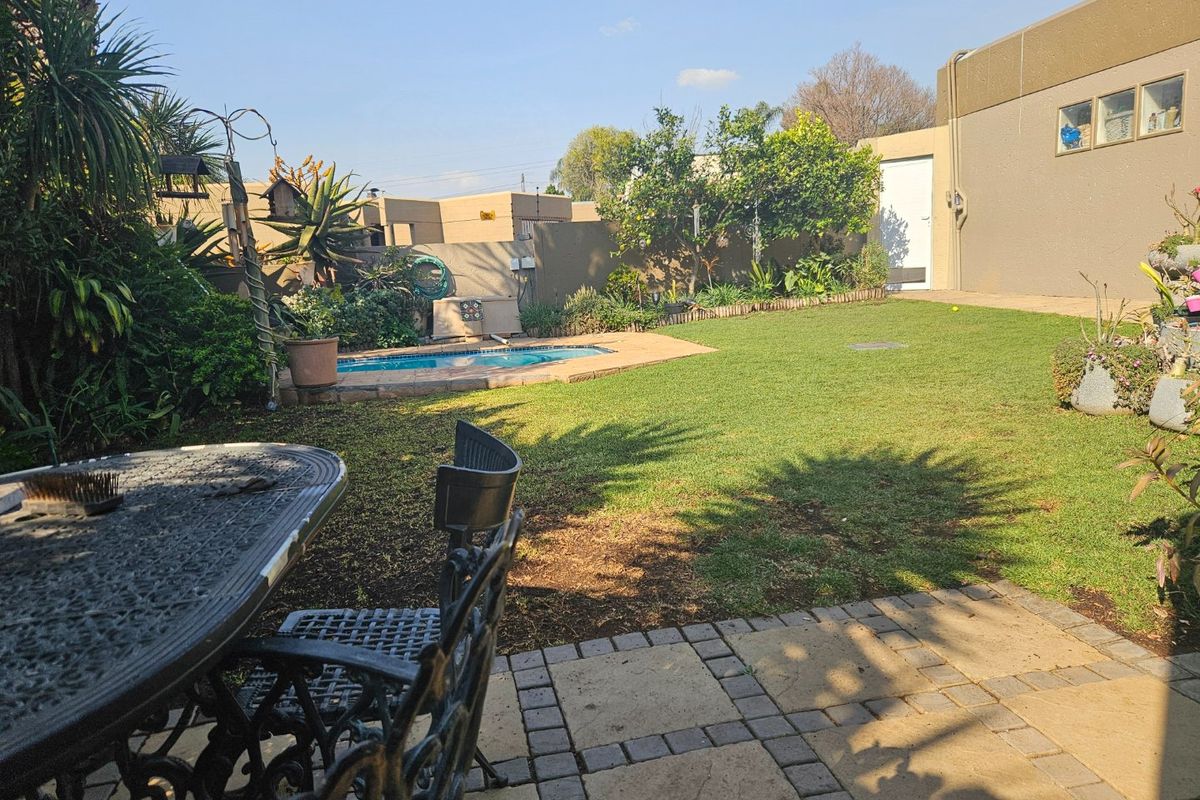 Spacious 3-Bedroom Family Home with Modern Extras!!! Freestanding in Complex!!! - Photo 5