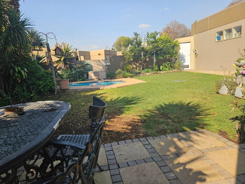 Spacious 3-Bedroom Family Home with Modern Extras!!! Freestanding in Complex!!! - Photo 5