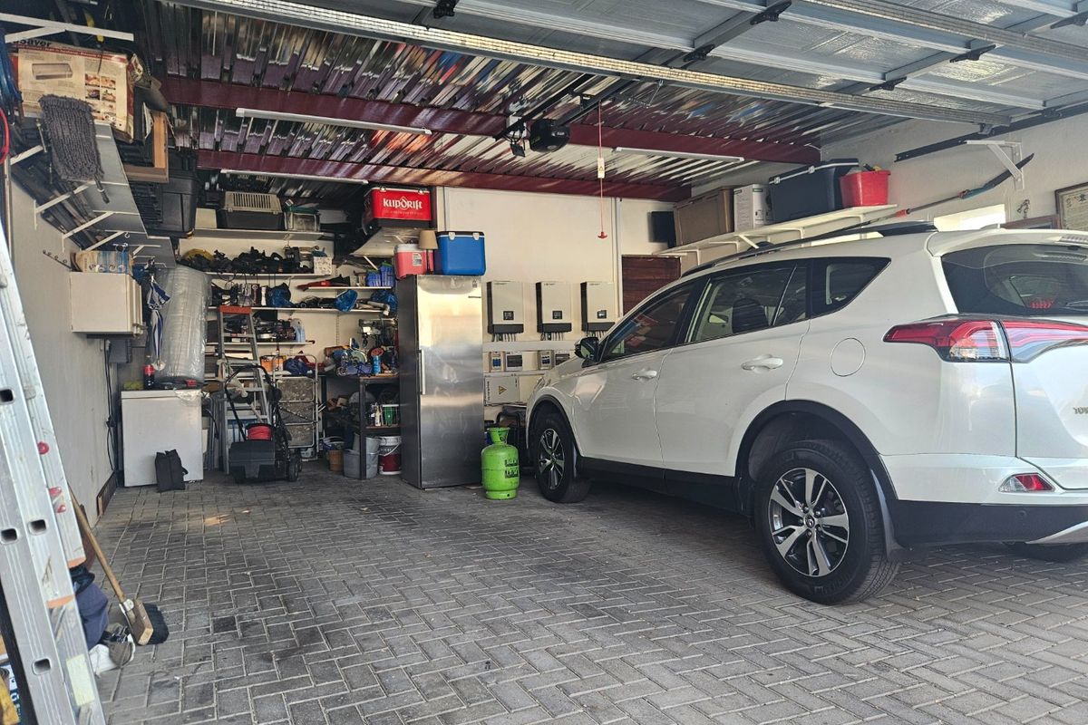 Spacious 3-Bedroom Family Home with Modern Extras!!! Freestanding in Complex!!! - Photo 3