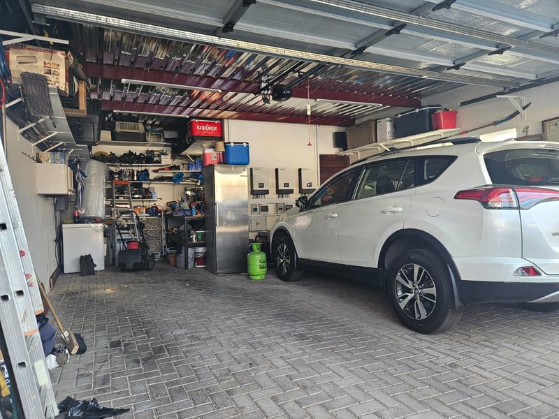 Spacious 3-Bedroom Family Home with Modern Extras!!! Freestanding in Complex!!! - Photo 3