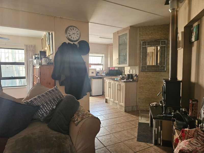 Spacious 3-Bedroom Family Home with Modern Extras!!! Freestanding in Complex!!! - Photo 10