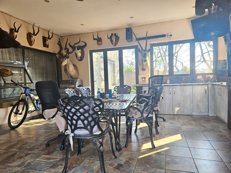 Spacious 3-Bedroom Family Home with Modern Extras!!! Freestanding in Complex!!! - Photo 8