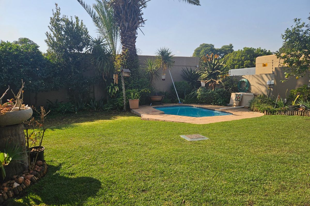 Spacious 3-Bedroom Family Home with Modern Extras!!! Freestanding in Complex!!! - Photo 4