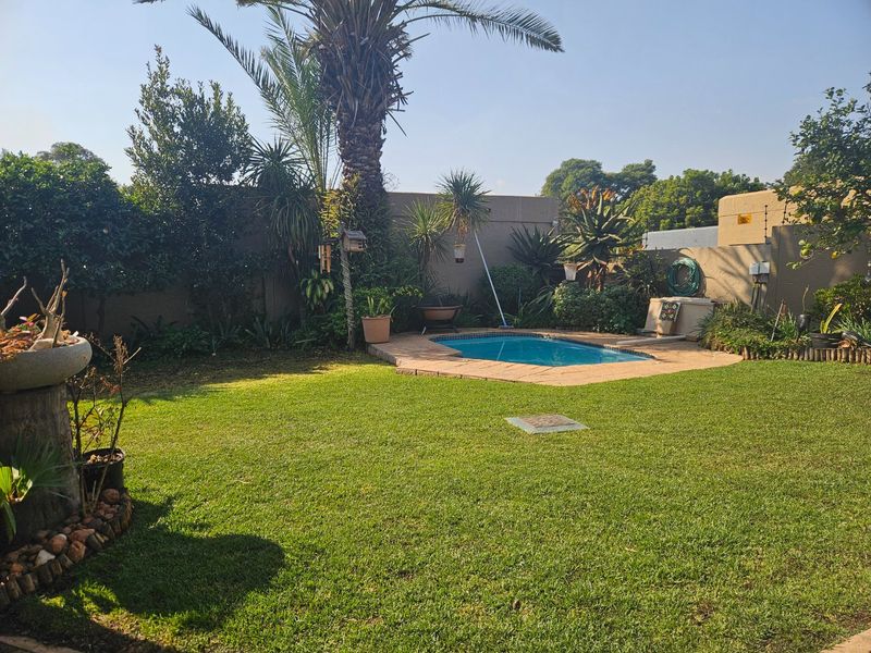 Spacious 3-Bedroom Family Home with Modern Extras!!! Freestanding in Complex!!! - Photo 4