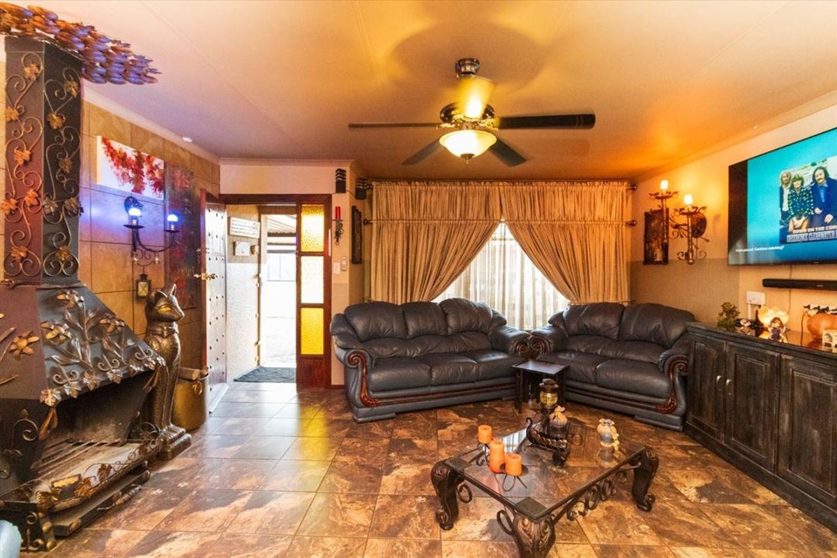 Charming Family Home with Ample Space and Modern Comforts - Photo 2