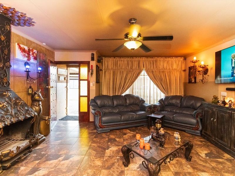 Charming Family Home with Ample Space and Modern Comforts - Photo 2