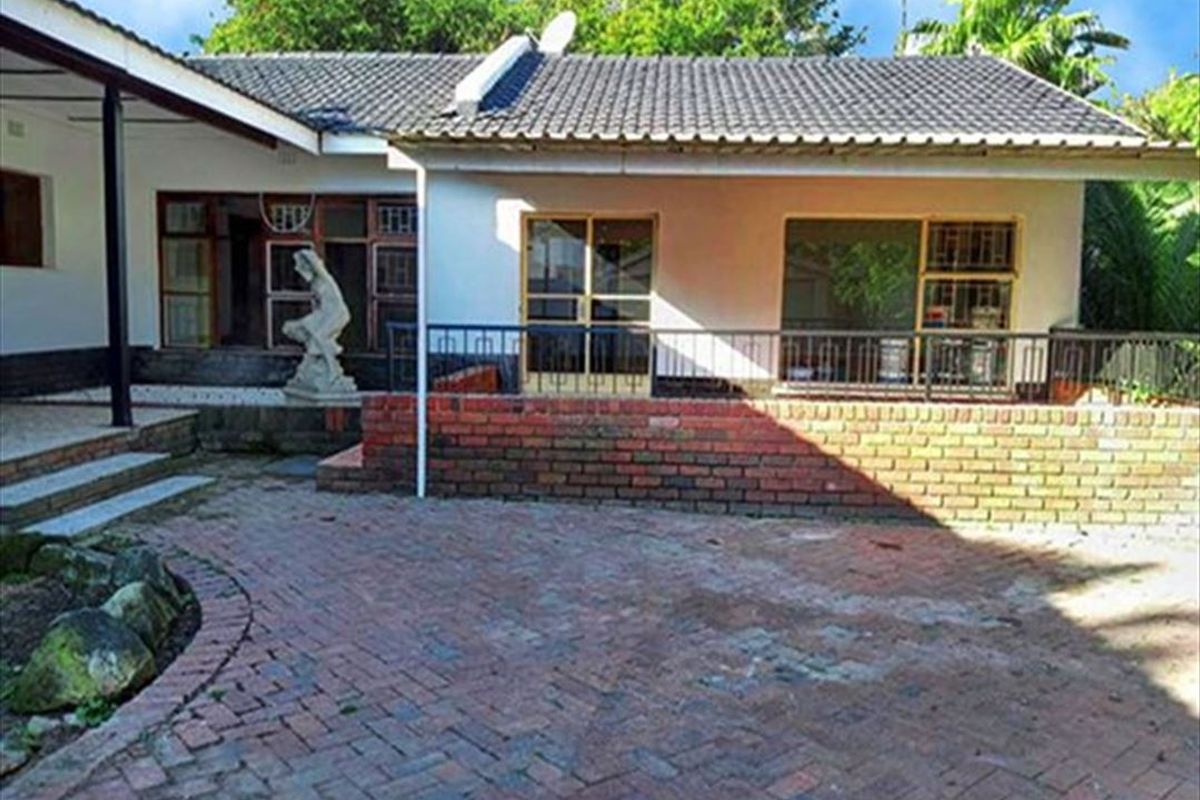 Stylish Family Home with Pool and Granny Flat - Photo 3