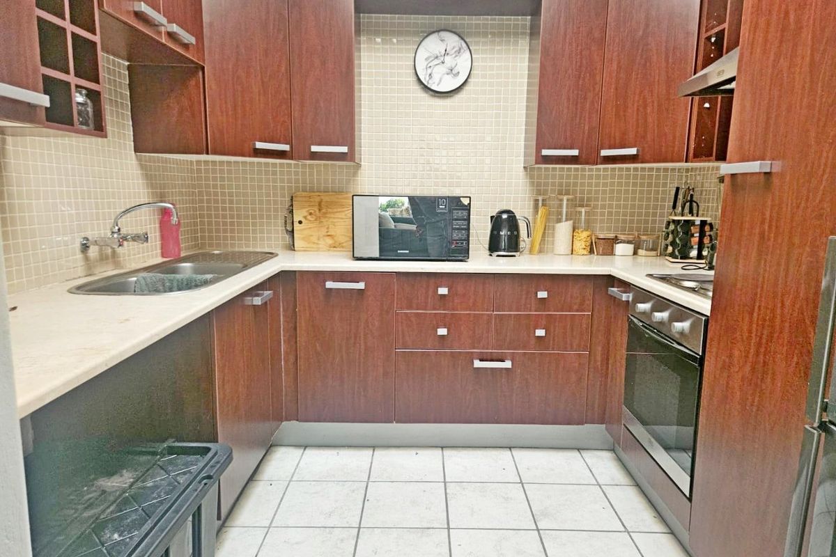 Stunning 3  bedrooms Simplex in Sandton - Photo 3