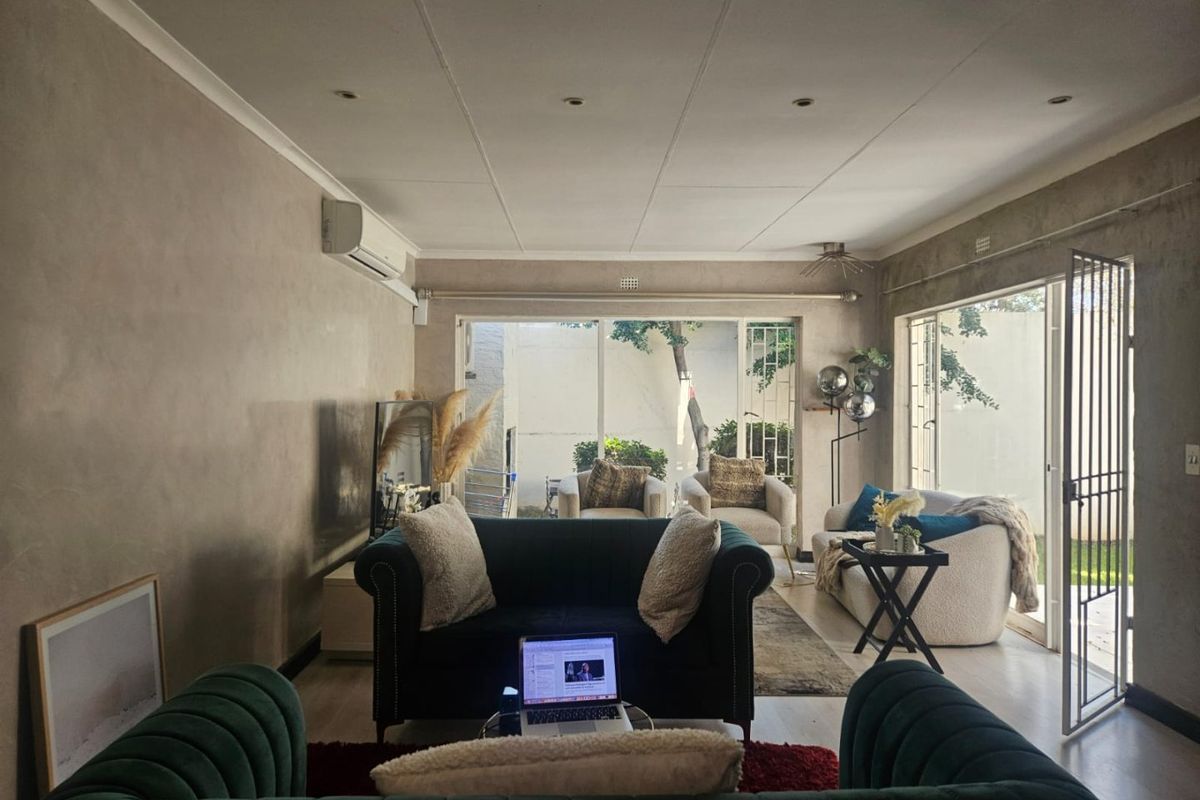 Stunning 3  bedrooms Simplex in Sandton - Photo 4