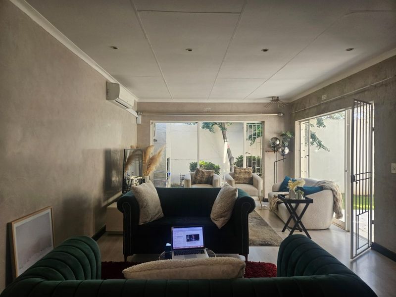 Stunning 3  bedrooms Simplex in Sandton - Photo 4