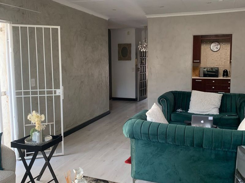 Stunning 3  bedrooms Simplex in Sandton - Photo 10