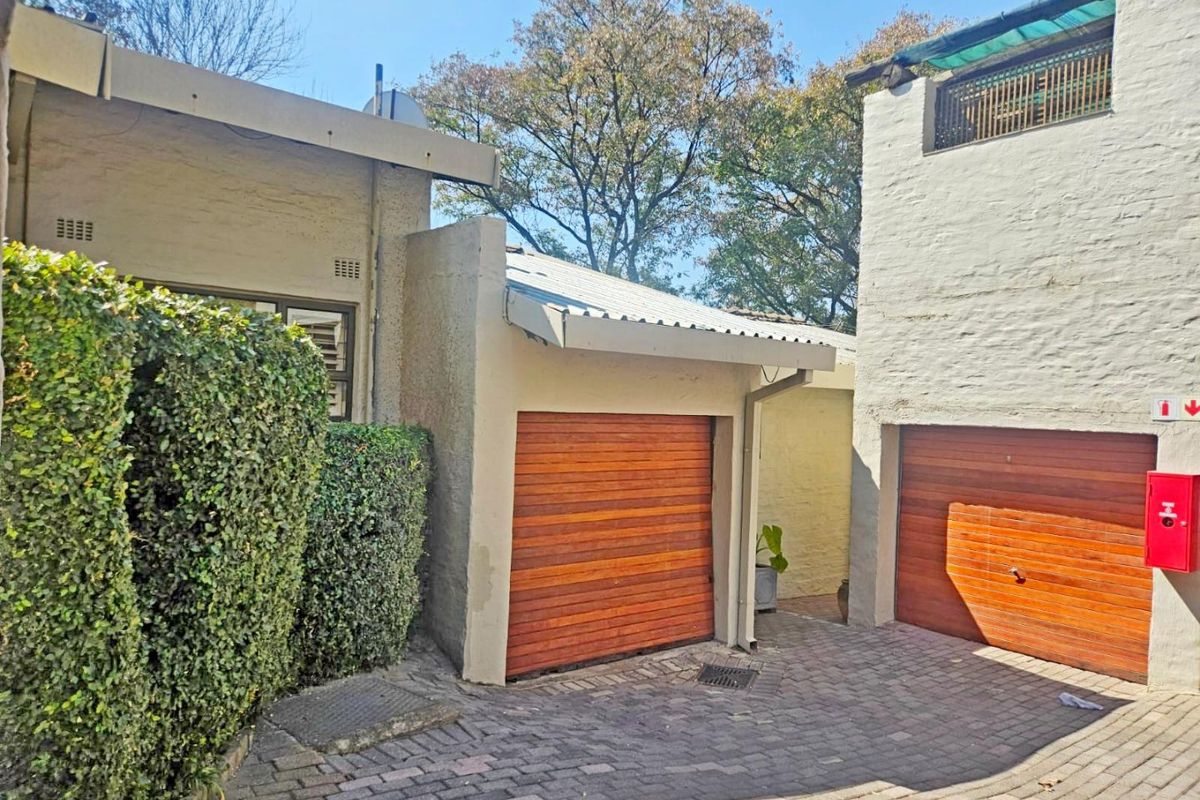 Stunning 3  bedrooms Simplex in Sandton - Photo 2