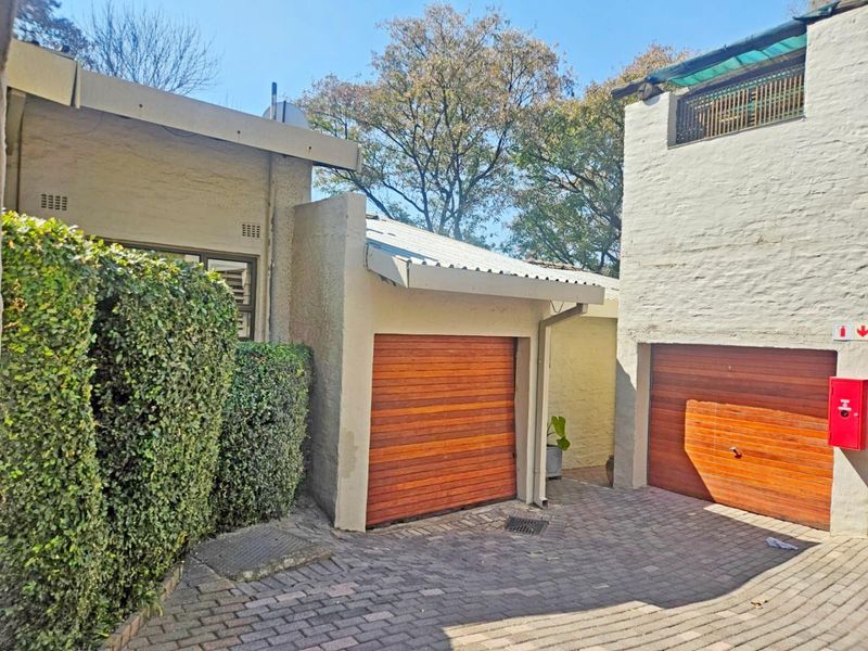 Stunning 3  bedrooms Simplex in Sandton - Photo 2