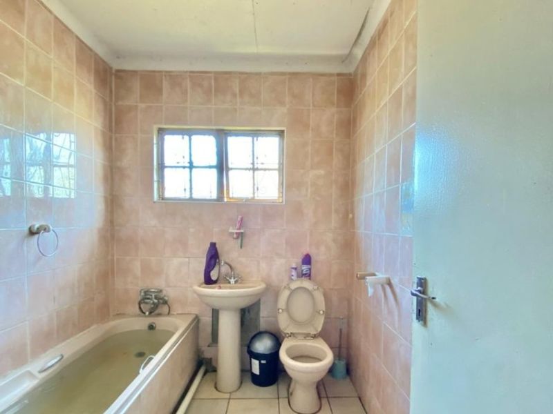 2Bedroom house for sale in Esikhawini. - Photo 5