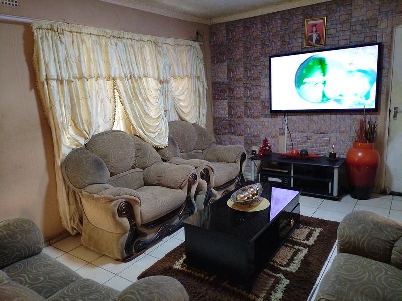 2Bedroom house for sale in Esikhawini. - Photo 4