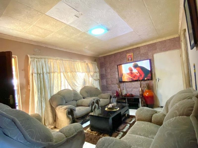 2Bedroom house for sale in Esikhawini. - Photo 2