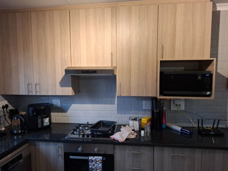 Modern 2 bedroom unit - Photo 3