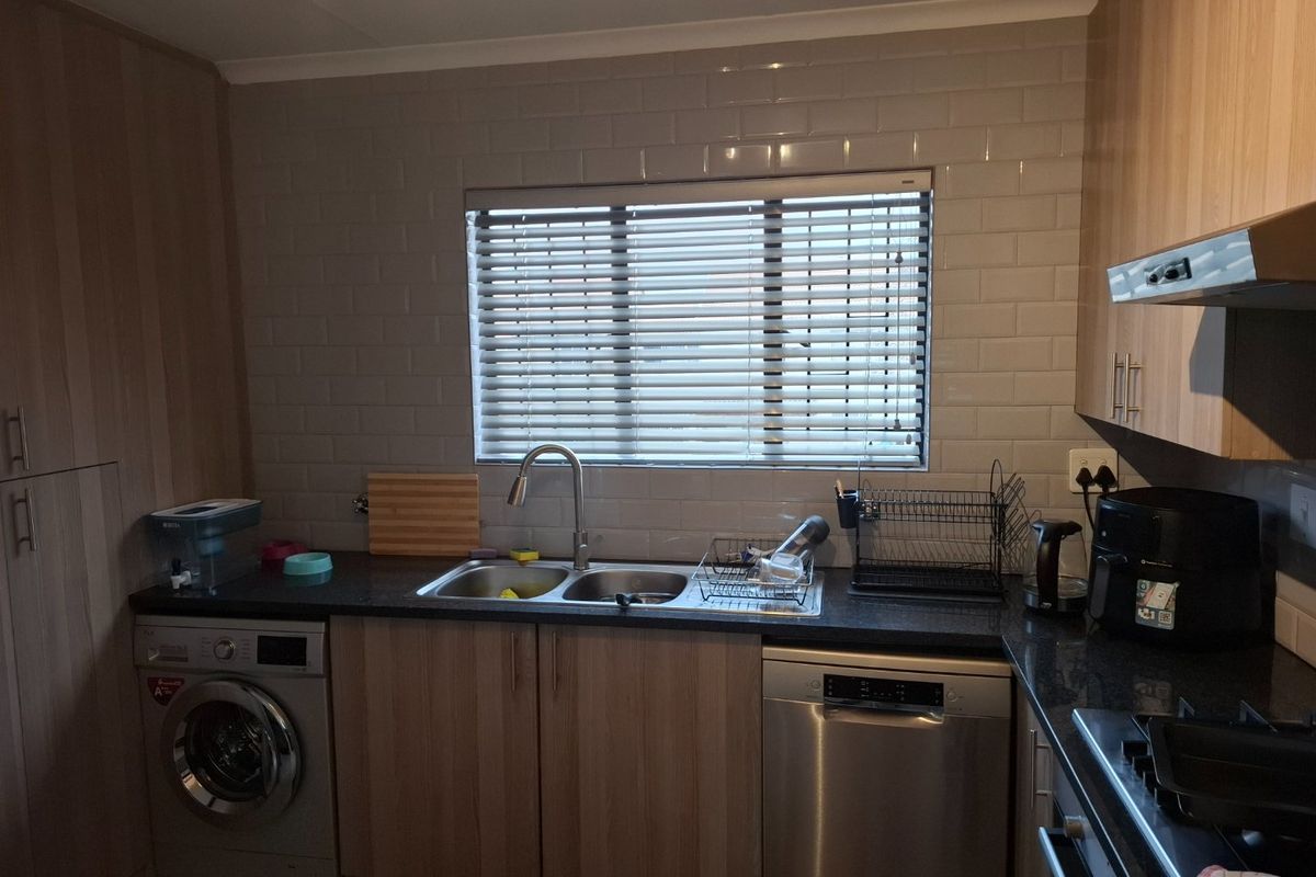 Modern 2 bedroom unit - Photo 2