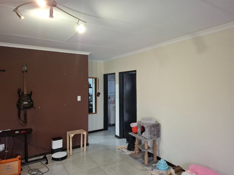 Modern 2 bedroom unit - Photo 6