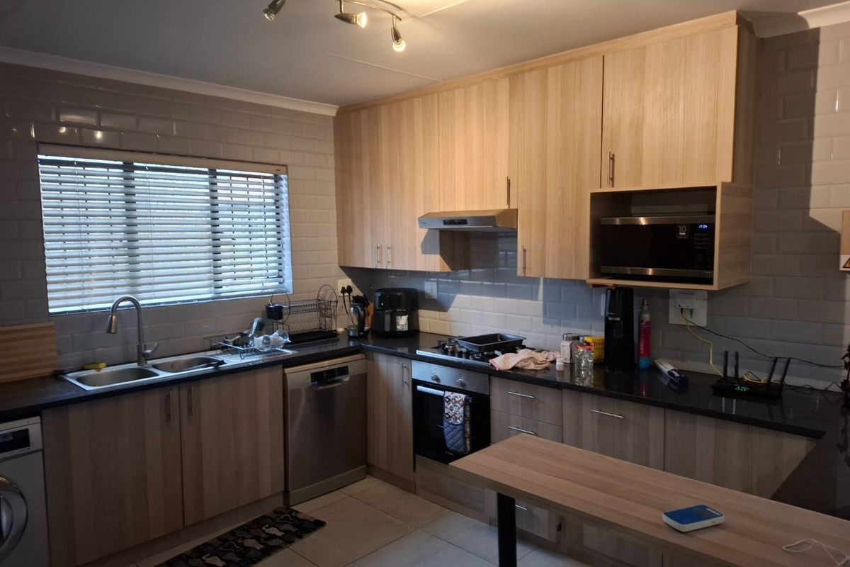 Modern 2 bedroom unit - Photo 4