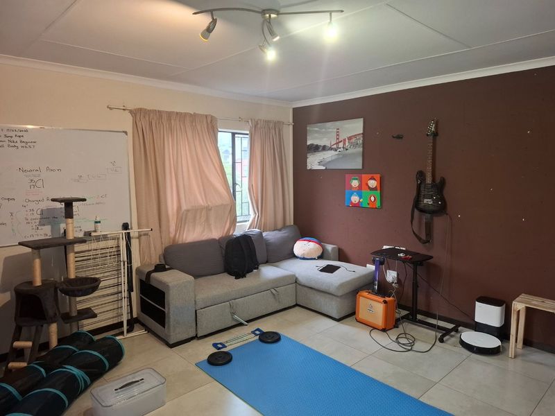 Modern 2 bedroom unit - Photo 5