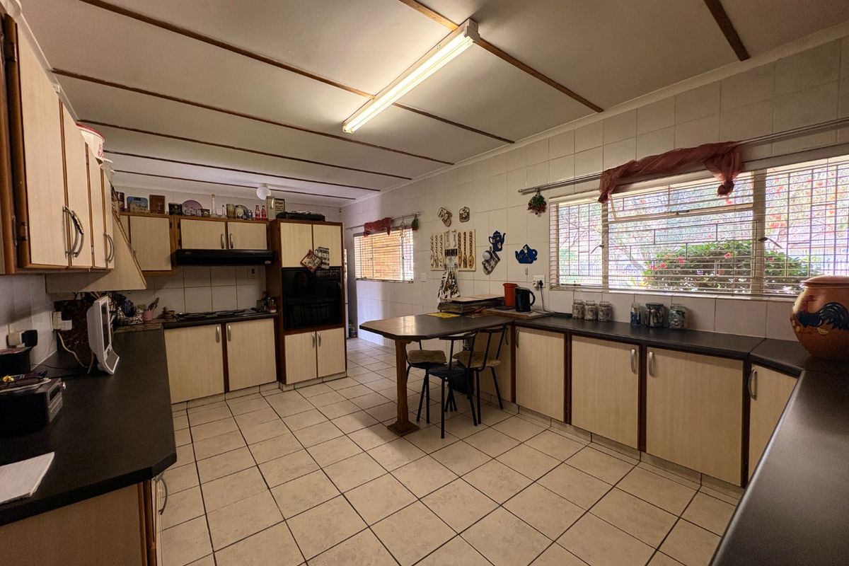 Stunning Family Home in the Heart of Flamwood – Space, Style & Serenity! - Photo 4