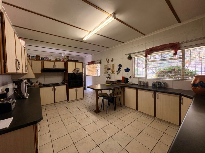 Stunning Family Home in the Heart of Flamwood – Space, Style & Serenity! - Photo 4