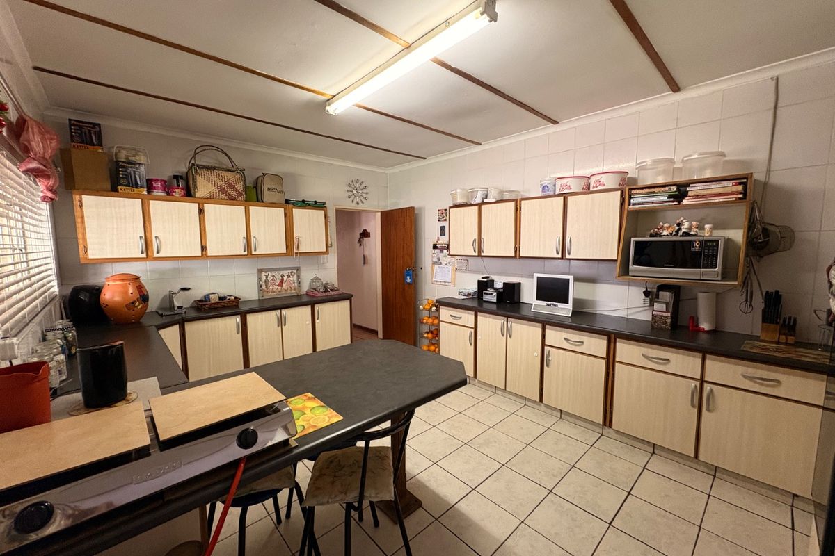 Stunning Family Home in the Heart of Flamwood – Space, Style & Serenity! - Photo 5