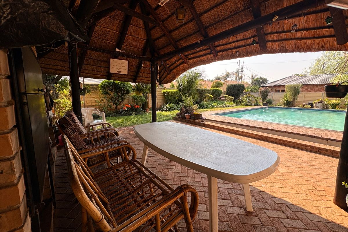 Stunning Family Home in the Heart of Flamwood – Space, Style & Serenity! - Photo 2