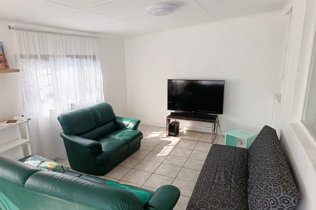 Spacious four-bedroom Sedgefield home offering comfort and tranquility. - Photo 3