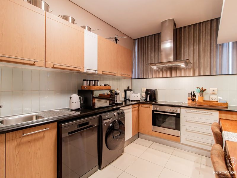 Luxury Corner Apartment For Sale with Panoramic Views at Bedford - Photo 9