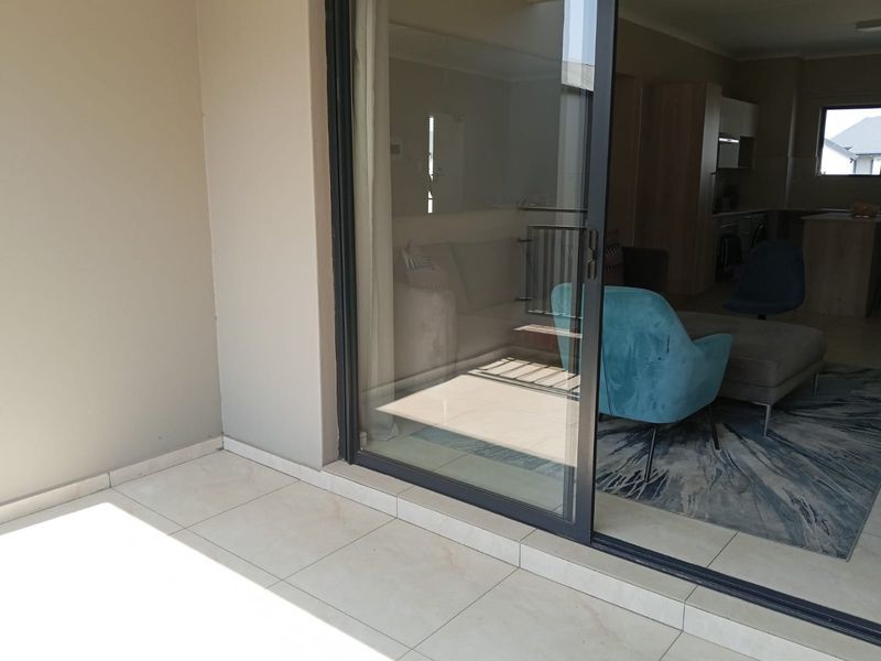 Secure upmarket apartment in Popular Johannesburg North suburb - Photo 9
