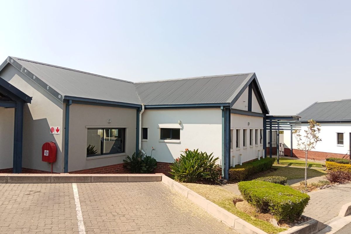 Secure upmarket apartment in Popular Johannesburg North suburb - Photo 4