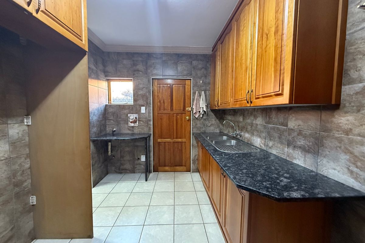 Own a Timeless Retreat in the Prestigious Birdwood Estate - Photo 5