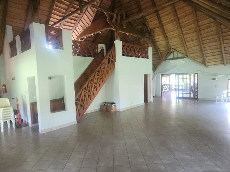 Stunning Lodge & Caravan Park with Accommodation and Scenic Views Overlooking the Krokodile River - Photo 8