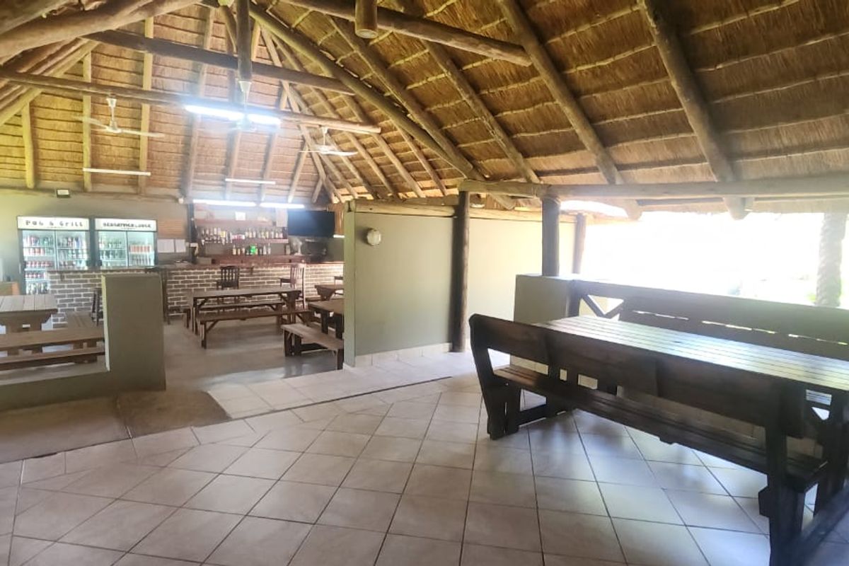 Stunning Lodge & Caravan Park with Accommodation and Scenic Views Overlooking the Krokodile River - Photo 4