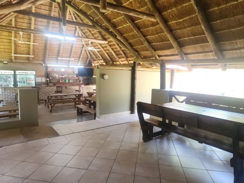 Stunning Lodge & Caravan Park with Accommodation and Scenic Views Overlooking the Krokodile River - Photo 4
