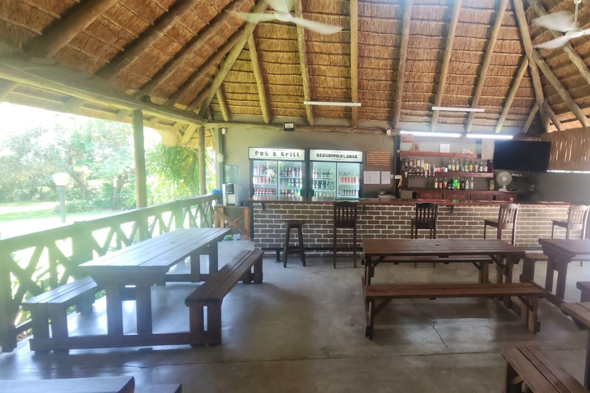 Stunning Lodge & Caravan Park with Accommodation and Scenic Views Overlooking the Krokodile River - Photo 3
