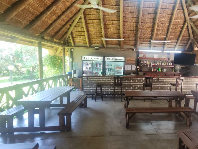 Stunning Lodge & Caravan Park with Accommodation and Scenic Views Overlooking the Krokodile River - Photo 3