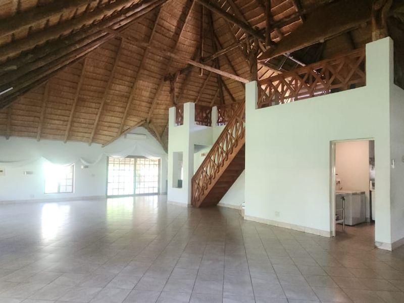 Stunning Lodge & Caravan Park with Accommodation and Scenic Views Overlooking the Krokodile River - Photo 7