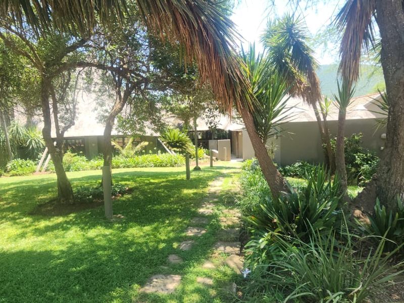 Stunning Lodge & Caravan Park with Accommodation and Scenic Views Overlooking the Krokodile River - Photo 1