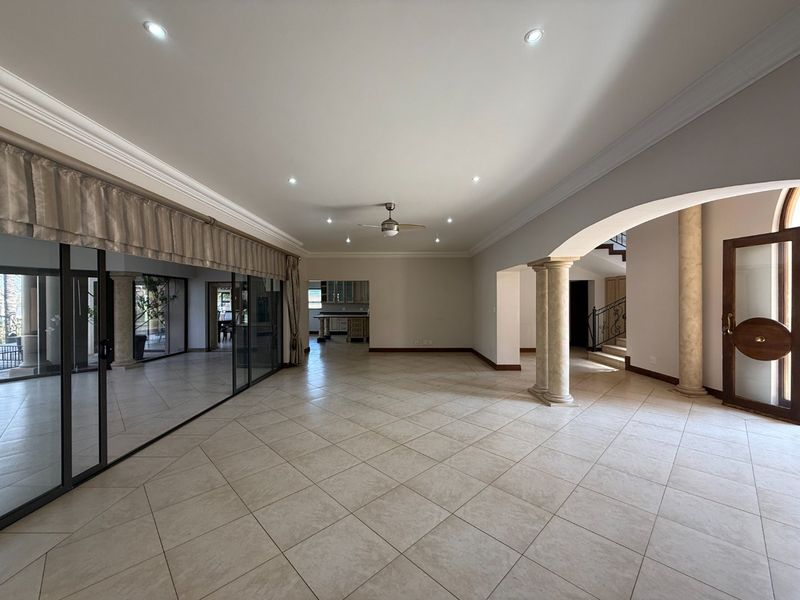 Exquisite North-Facing Waterfront Mansion - Photo 2