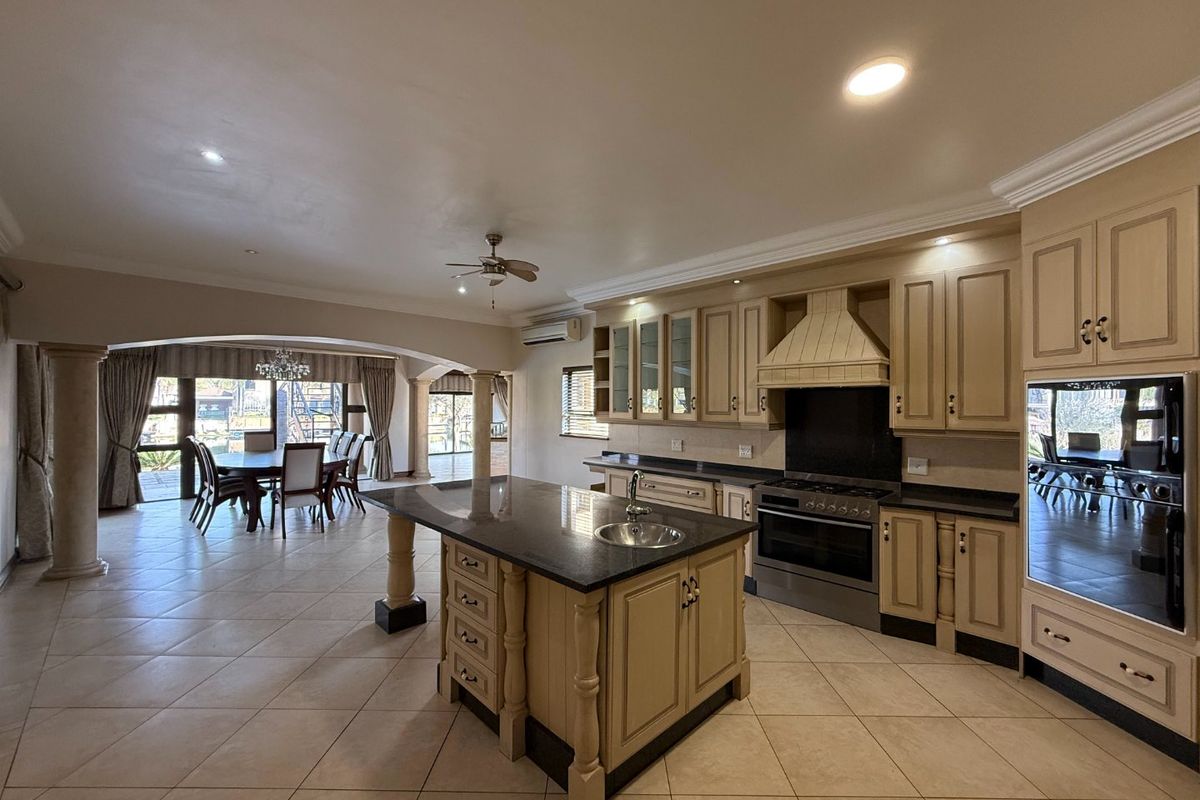 Exquisite North-Facing Waterfront Mansion - Photo 5