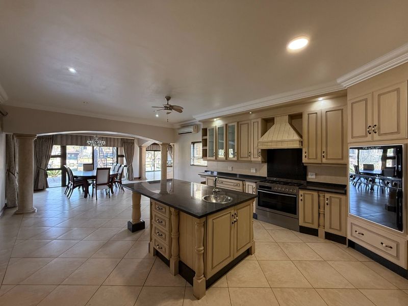 Exquisite North-Facing Waterfront Mansion - Photo 5