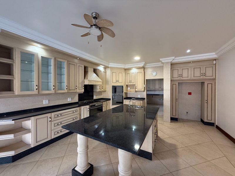 Exquisite North-Facing Waterfront Mansion - Photo 4