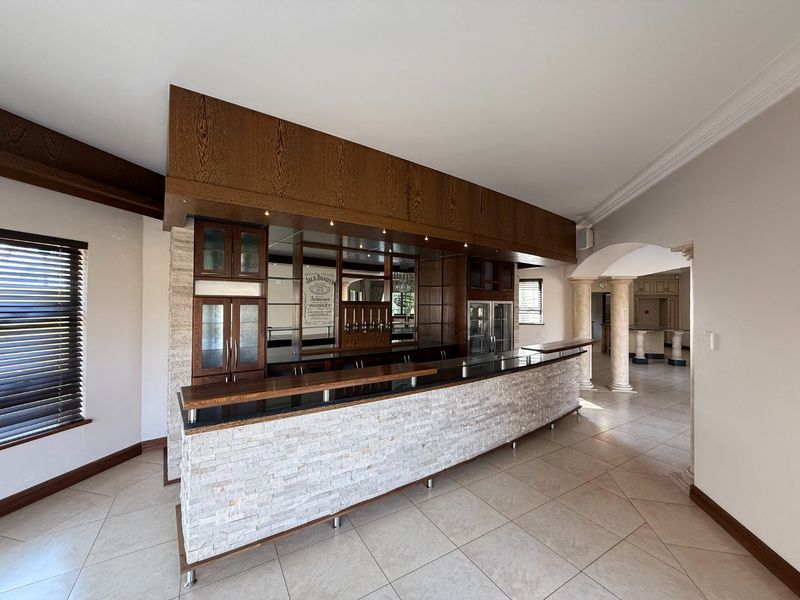 Exquisite North-Facing Waterfront Mansion - Photo 10