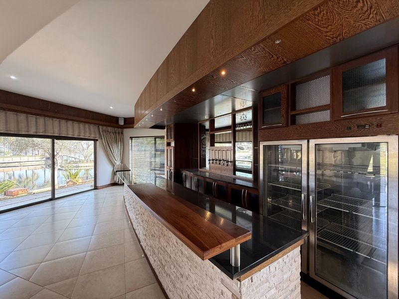 Exquisite North-Facing Waterfront Mansion - Photo 9